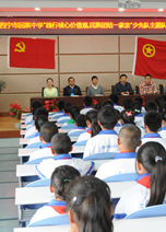城东区回族中学举办“践行和谐价值观，民族团结一家亲”少先队队会_r1_c2.jpg